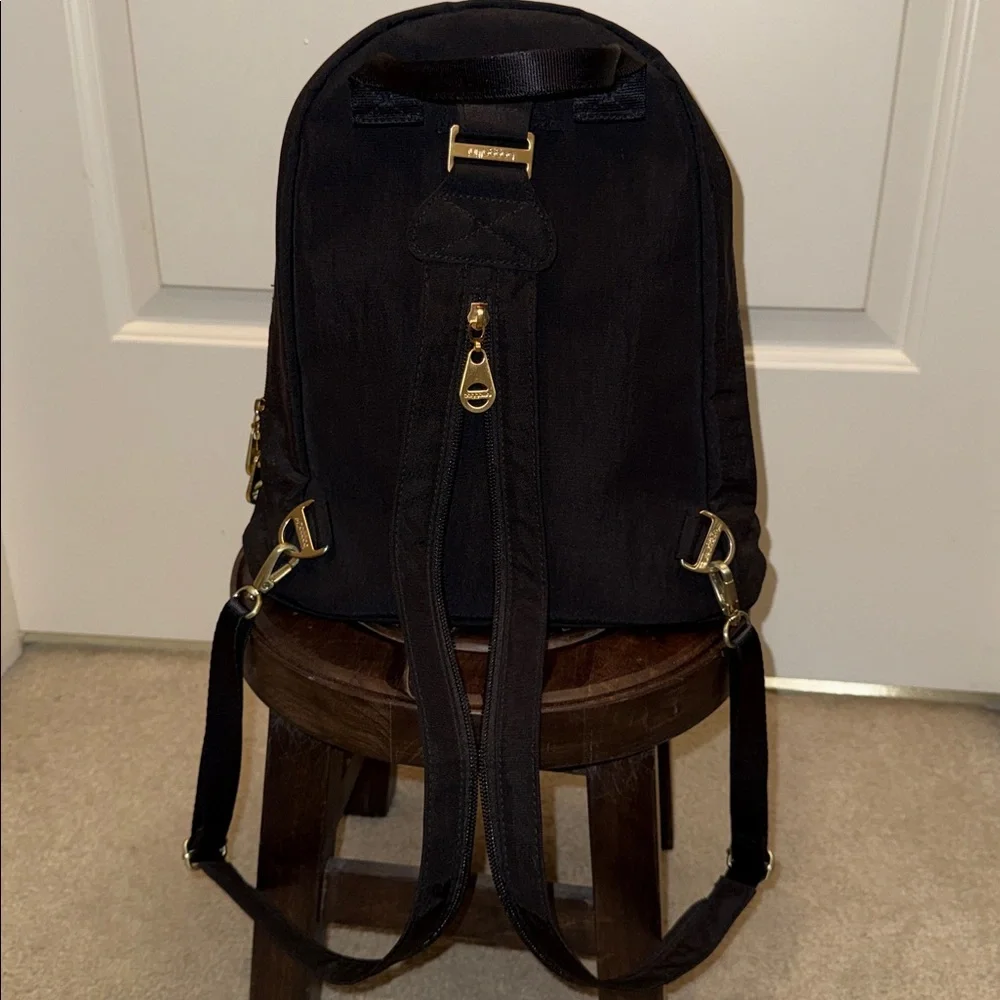 Bagallini Dallas Convertible Multifunction Backpack - Picture 4 of 15
